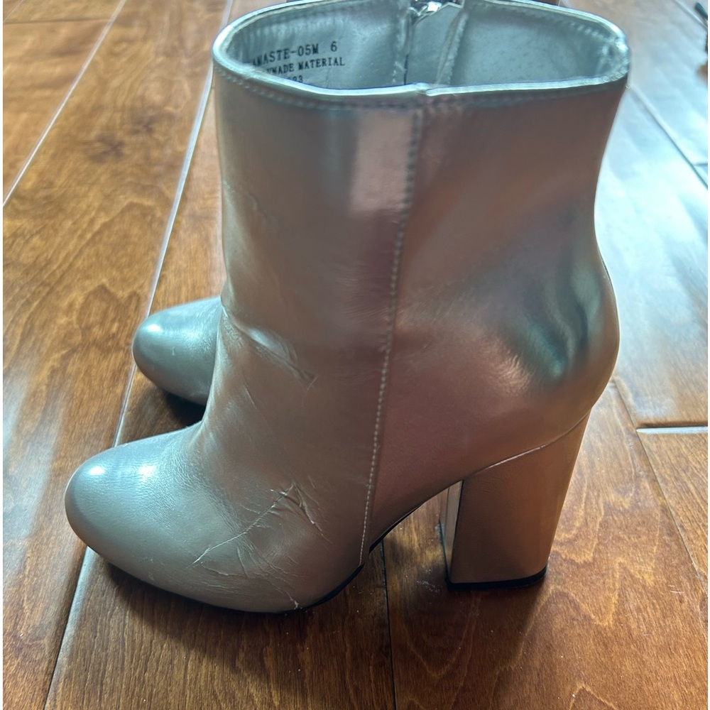 Size 6 Metallic Silver Boot
